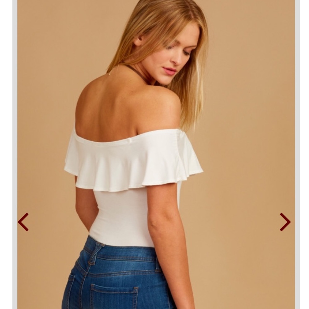 ❗️SOLD❗️Altar’d State White Off Shoulder Bodysuit